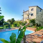 Flat With Pool Close To Kanegra アパート *