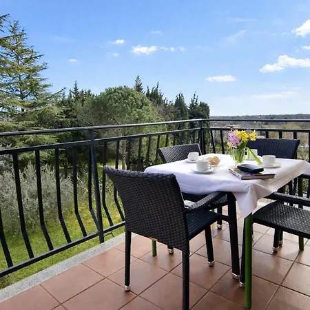 Flat With Pool Close To Kanegra