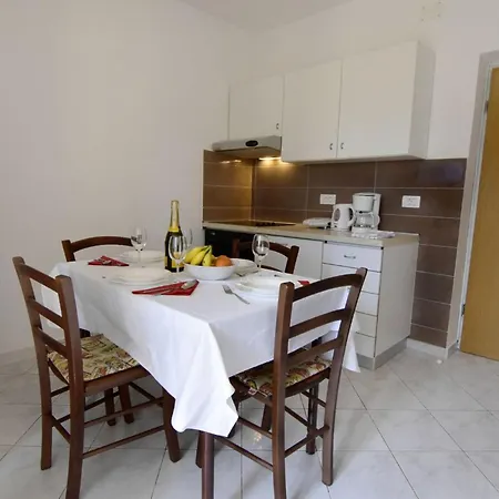 Flat With Pool Close To Kanegra דירה *