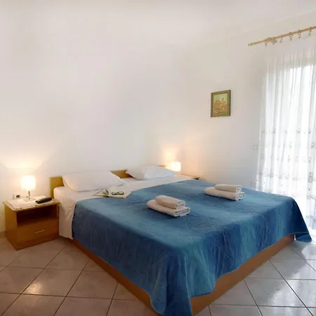 Flat With Pool Close To Kanegra