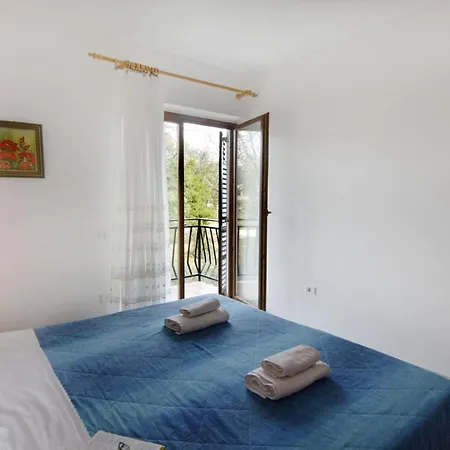 Flat With Pool Close To Kanegra