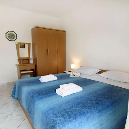Flat With Pool Close To Kanegra Apartman *