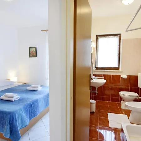 Flat With Pool Close To Kanegra Mazurija