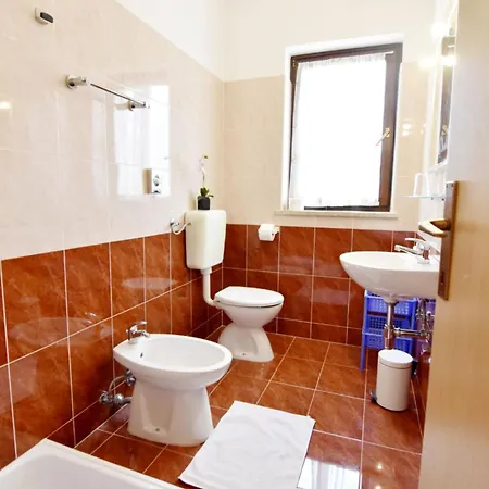 Flat With Pool Close To Kanegra דירה