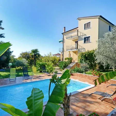 Flat With Pool Close To Kanegra דירה *