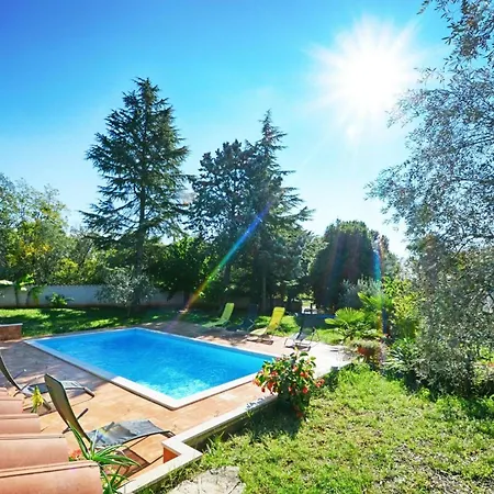 Flat With Pool Close To Kanegra