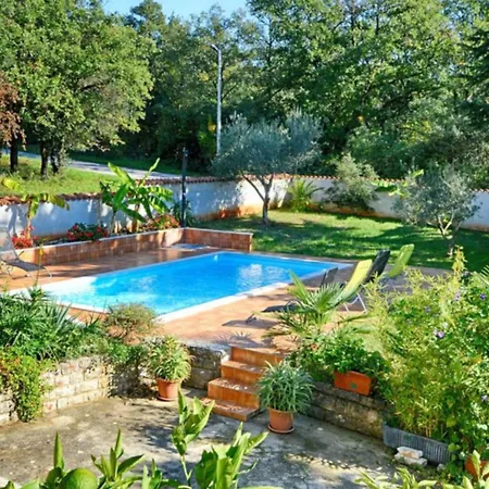 Flat With Pool Close To Kanegra דירה