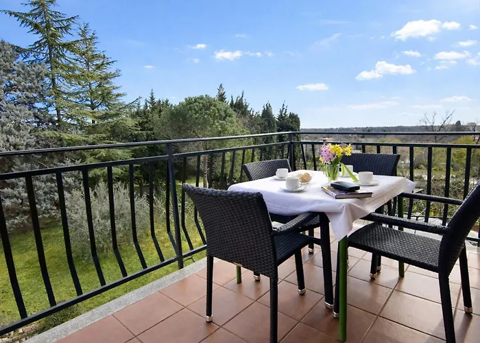 Flat With Pool Close To Kanegra