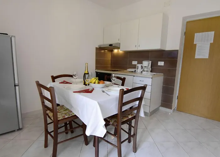 Flat With Pool Close To Kanegra Apartmán *