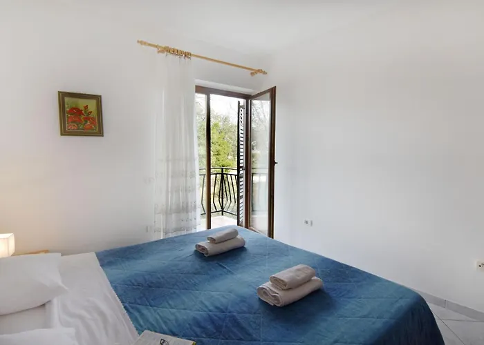 Flat With Pool Close To Kanegra