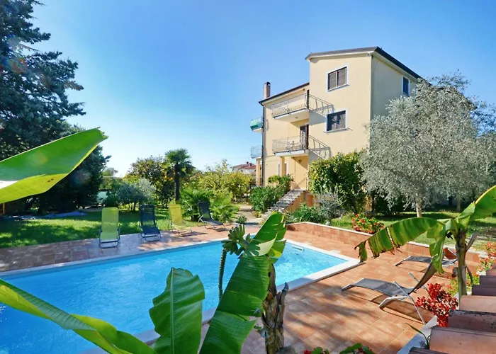 Flat With Pool Close To Kanegra Apartmán *