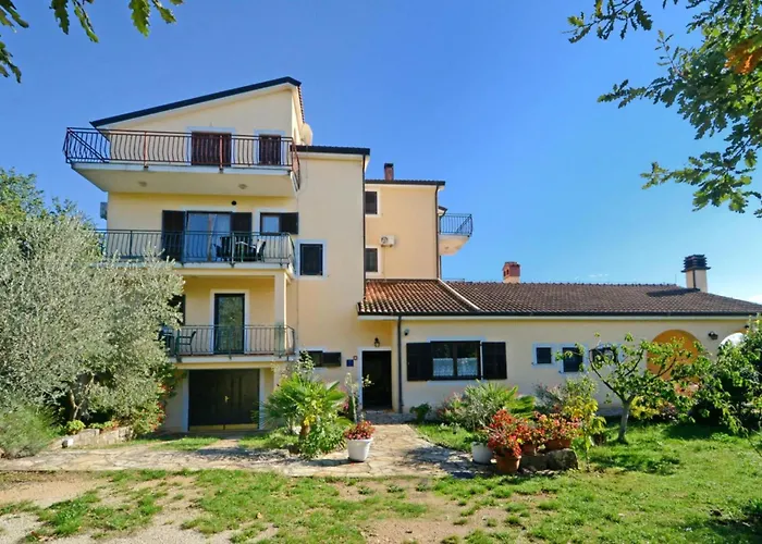 Flat With Pool Close To Kanegra Apartmán *