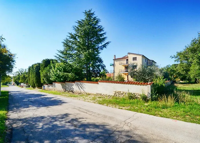 Flat With Pool Close To Kanegra *