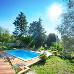 Flat With Pool Close To Kanegra