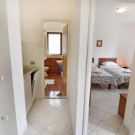 Flat With Pool Close To Kanegra *